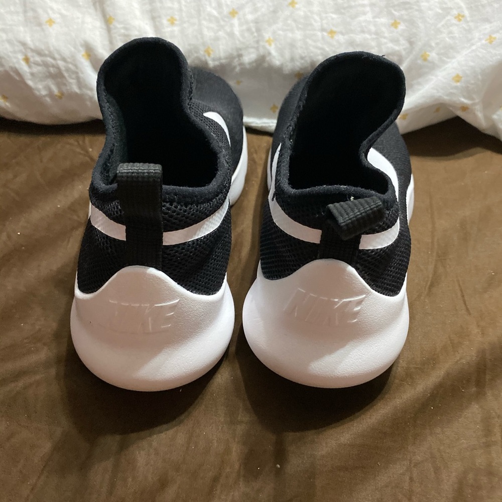 Sneaker - Picture 3 of 4